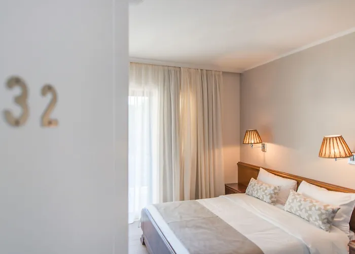 Hotel Avra Boutique 4*