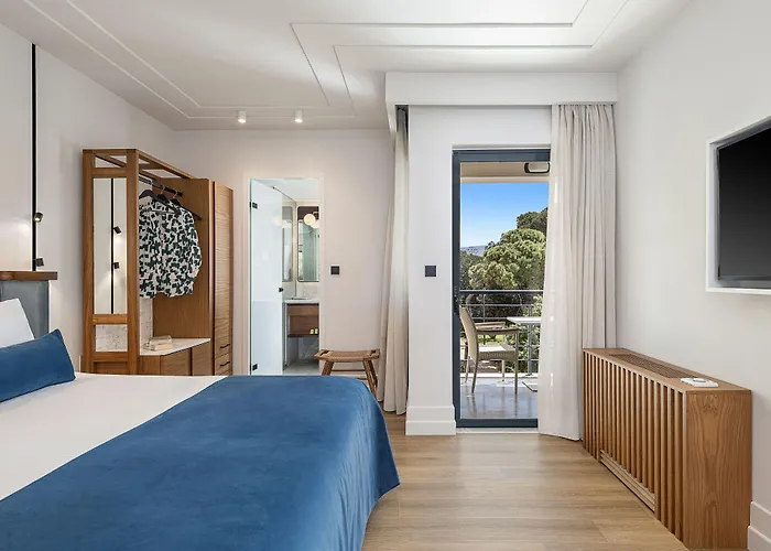 Hotel Avra Boutique 4*