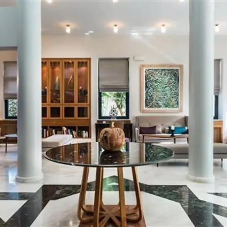 Hotel Avra Boutique 4*