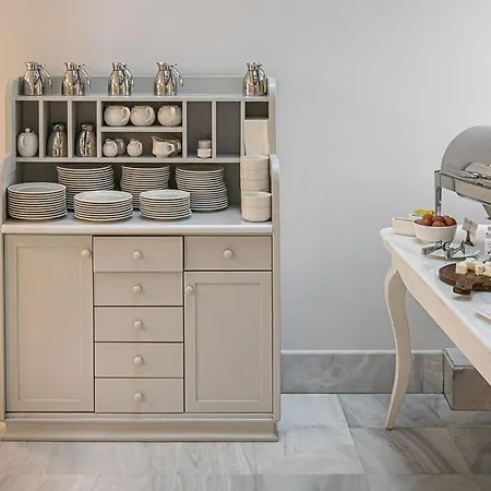 Отель Avra Boutique 4*