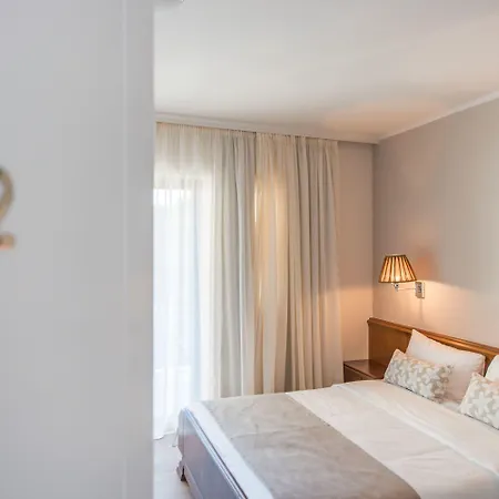 Отель Avra Boutique 4*