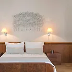 Hotel Avra Boutique 4*