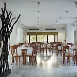 Avra Boutique Hotell 4*
