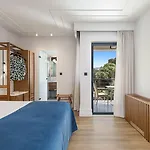 Hotel Avra Boutique 4*