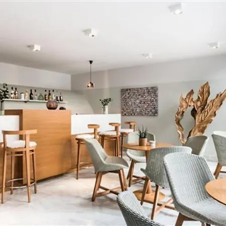 Avra Boutique 4*