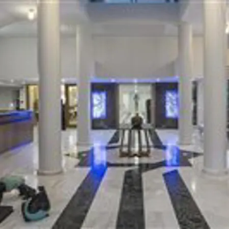 ホテル Avra Boutique 4*