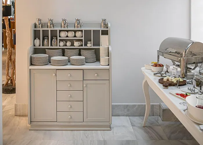 Отель Avra Boutique 4*